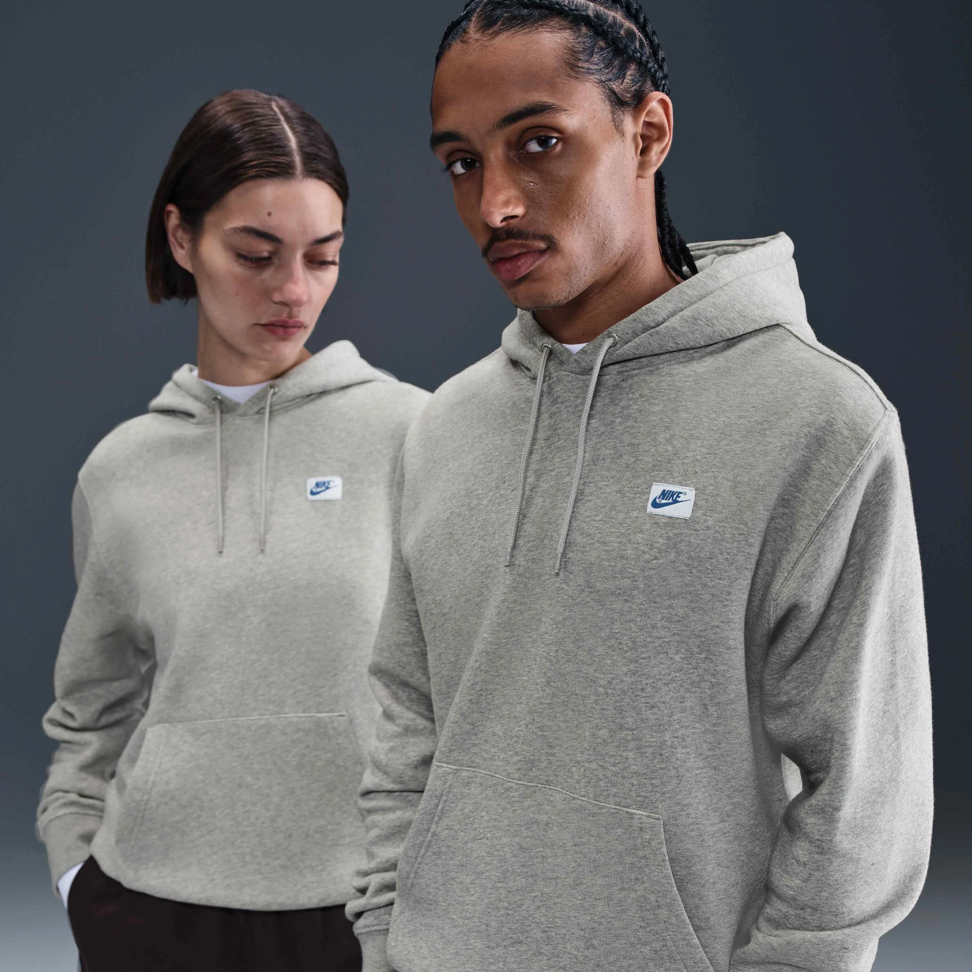 هودی پشمی مردانه نایکی مدل Club - خاکستری تیره