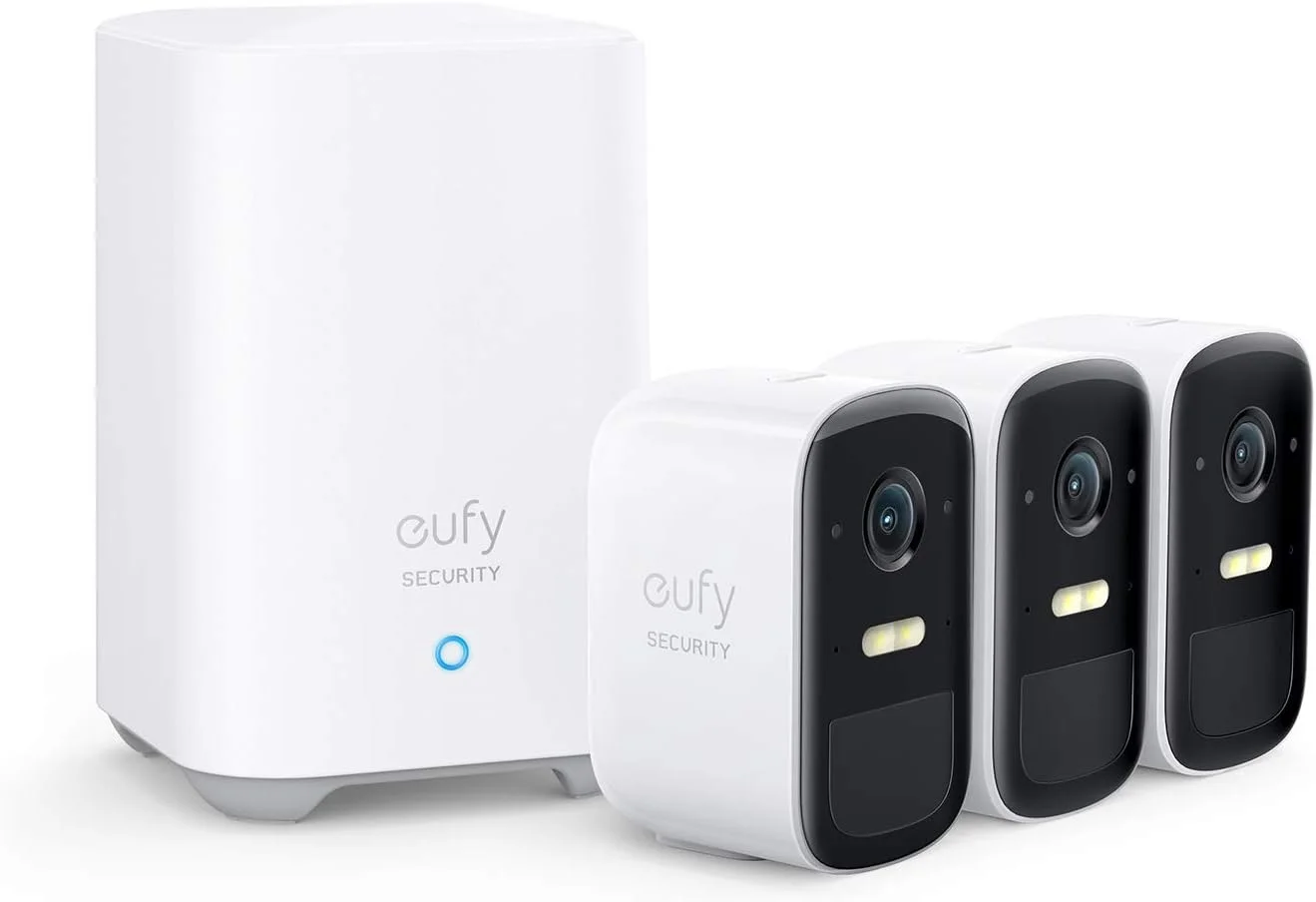 سیستم امنیتی بی‌سیم خانگی یوفی کم 2C با عمر باتری 180 روزه، کیفیت 1080p HD، استاندارد IP67، دید در شب، بدون هزینه اشتراک ماهیانه (کیت 3 دوربینه)