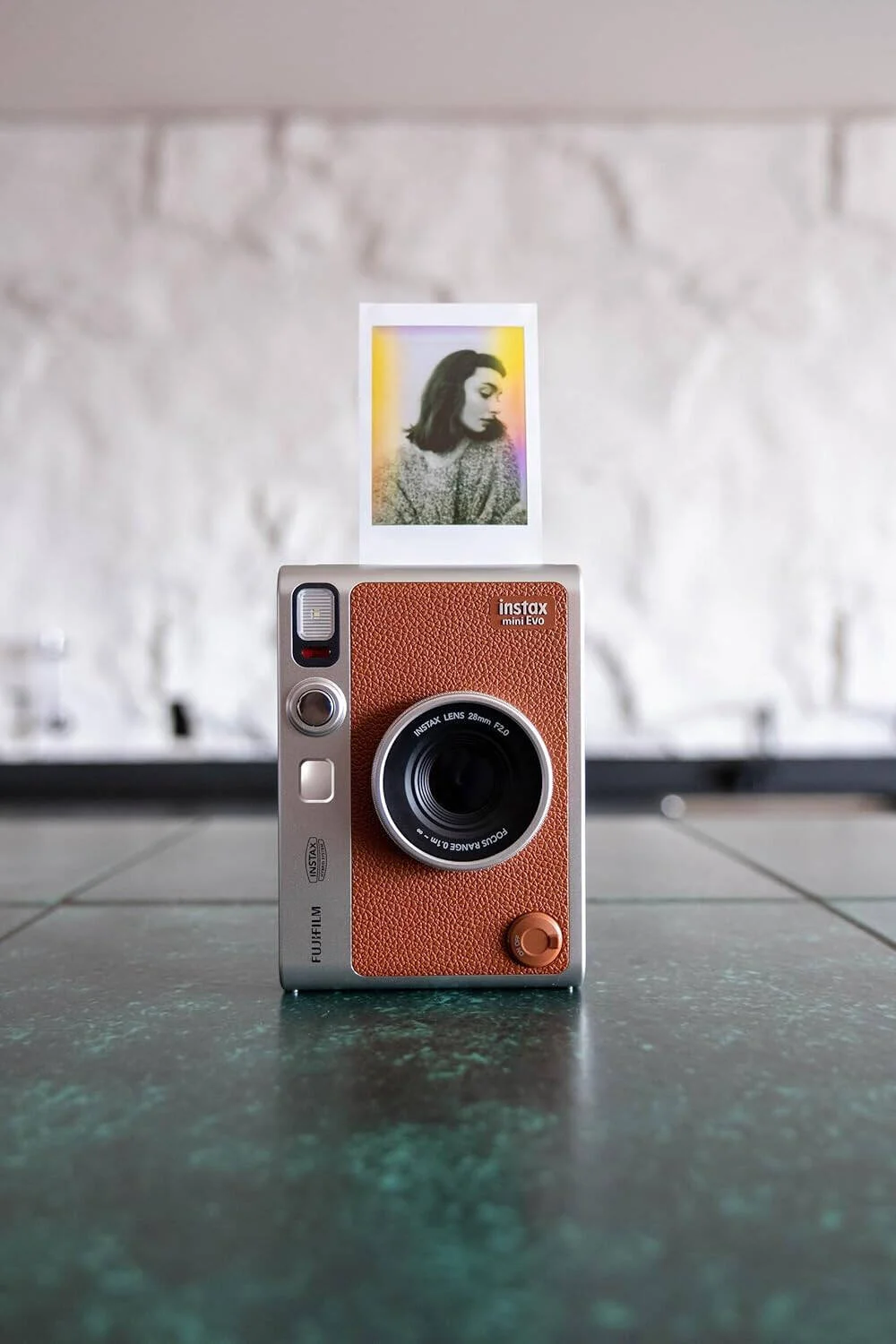 دوربین فوری فوجی فیلم Instax Mini Evo Hybrid، CMOS 1/5 اینچی، فیلتر رنگ اصلی، 10 لنز x 10 گزینه افکت فیلم، آینه سلفی داخلی، سبک آنالوگ، چاپ عکس های فوری، 600DPI، قهوه ای | 16812534