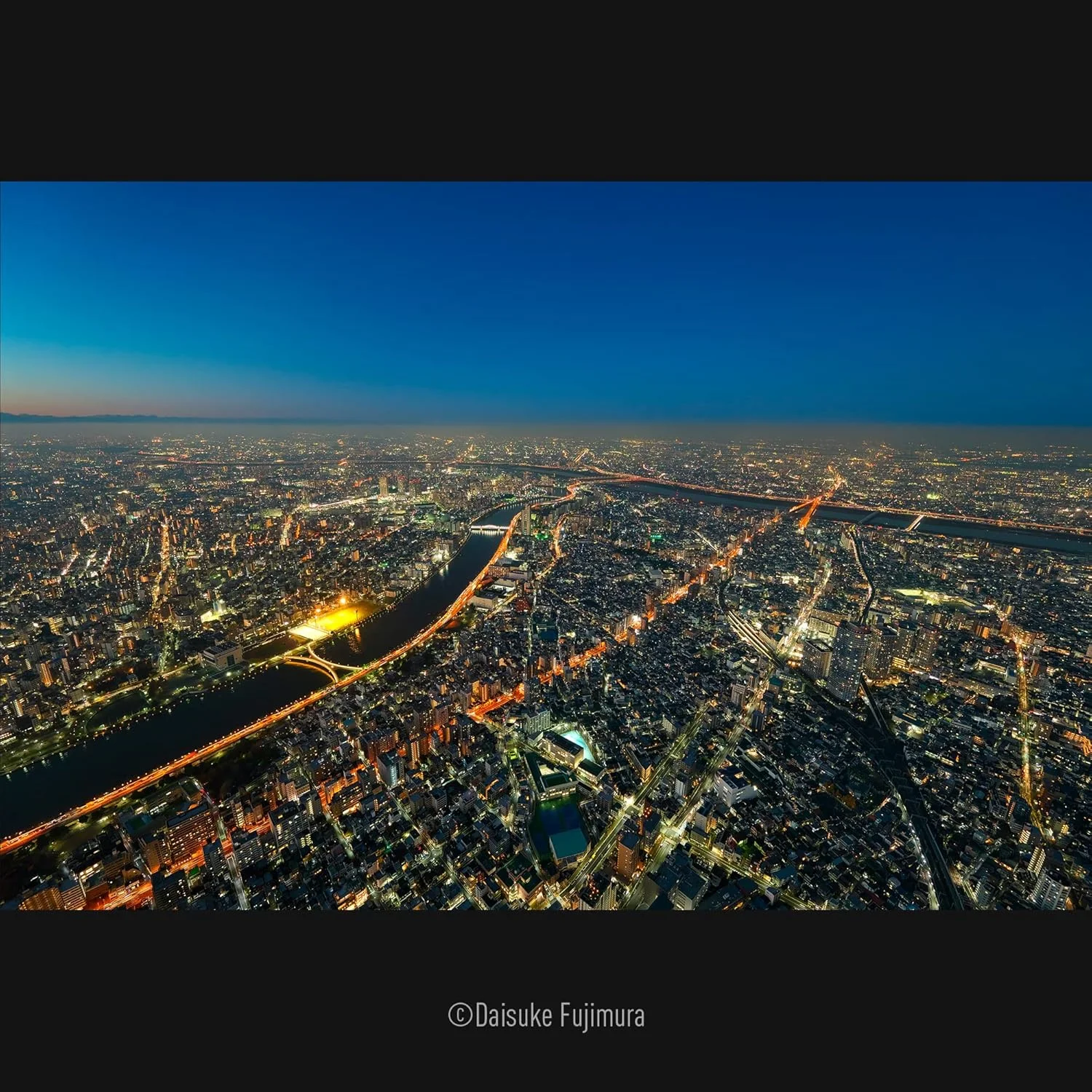 لنز دوربین پاناسونیک LUMIX S Series، لنز زوم فوق عریض 14-28 میلی‌متری F4-5.6 با قابلیت ماکرو، مدل S-R1428 مشکی