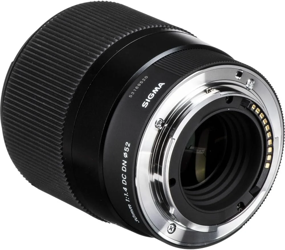 لنز سیگما 30mm f/1.4 DC DN Contemporary مانت Sony E (مدل 302965) به همراه لوازم جانبی. ایده آل برای عکاسی حرفه ای، طبیعت گردی، مسافرت و استفاده های گوناگون - تصویر 3
