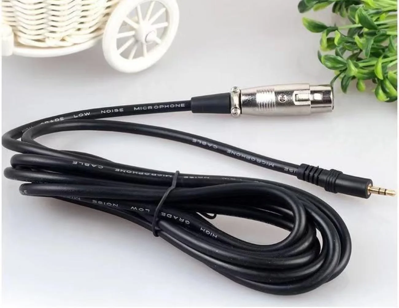 کابل SKEIDO XLR 3 پین مادگی به جک 3.5 میلی‌متری برای اتصال میکروفون به کامپیوتر، میکسرها و آمپلی‌فایرها، بادوام و چندمنظوره برای استودیوها و اجراهای زنده، اتصال آسان - 2.5 متر